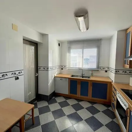 Family Friendly 2 Bedroom And 2 Bathroom Near The Beach *