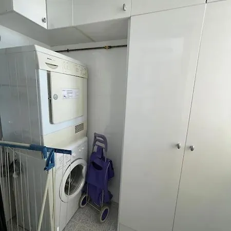 Family Friendly 2 Bedroom And 2 Bathroom Near The Beach Apartment *
